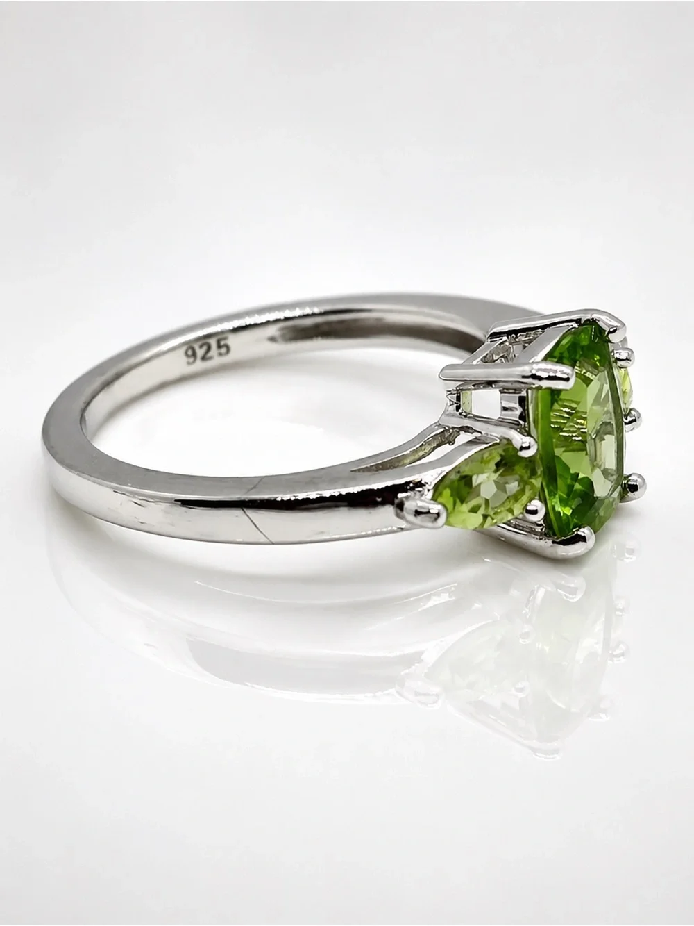 1.25 ct Cushion Cut Peridot w 0.34 ct Pear Side Stones | 925 Silver | Size 6